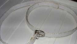 Dunne witte ceintuur (± 90 cm.)
