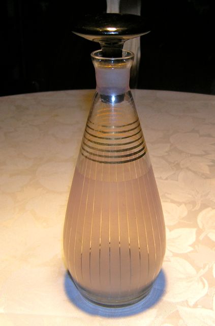 ART DECO DECANTER MET GROTE ZWARTE STOP