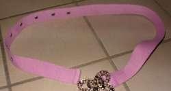 Roze riem met vlindersluiting (±81 cm. lang)