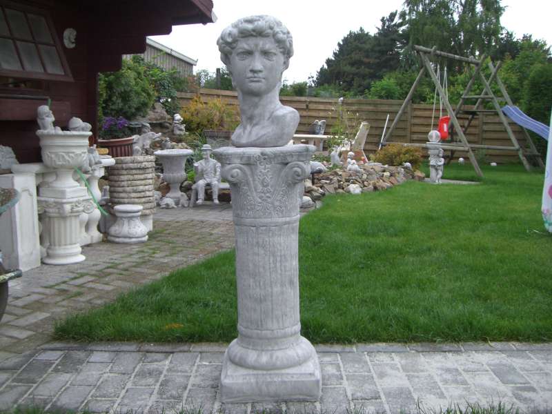 Tuinbeelden mannen hoofd 