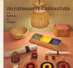 Zelfgemaakte cadeautjes van raffia en pitriet