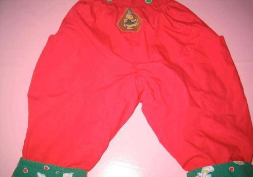 Rode gewatteerde pantalon maat 86