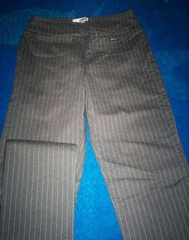 Grijze pantalon met streepje