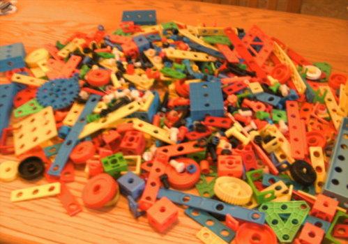 doos met constructiespeelgoed