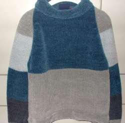 Pull met verschillende kleuren blauw (8 jaar)
