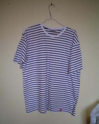 Zeer mooie t'shirt"Basics" nr5.weggeefprijs!!!!