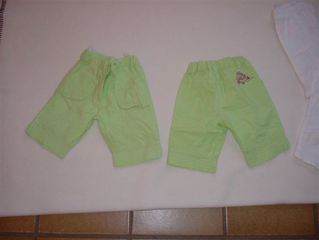 2 groene broekjes, maat 80