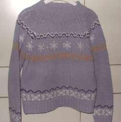 Blauwe pull met motiefjes (134/140)